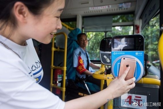 彻底告别现金 杭州市区所有公交车都可移动支付